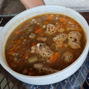 Sopa de lentejas con carne