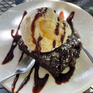 Postres - Brownie con helado