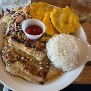 Filete de pescado al ajillo - opcion lunch