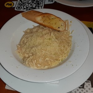 pasta alfredo con camarones