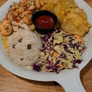 Pescado con camarones, especial del dia del y trabajo.