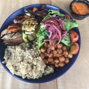 ensalada de garbanzos y quinoa