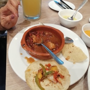 frijoles de entrada con nachos