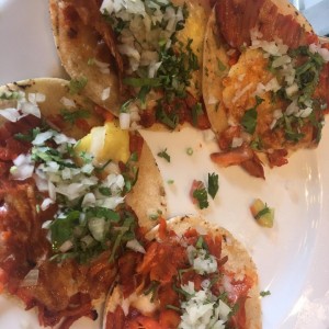 tacos al.pastor con queso derretido