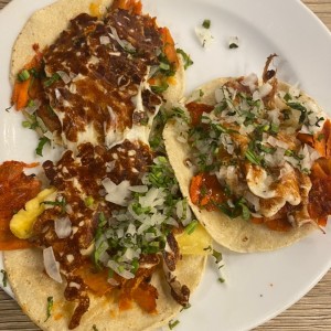 Tacos al Pastor con queso