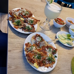 Tacos al pastor con queso tortilla de  maiz