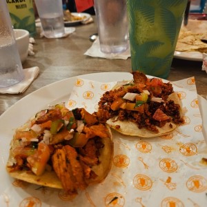 Volcan - Al Pastor (1) y de Chorizo