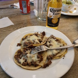 Tacos De Bistec con Queso