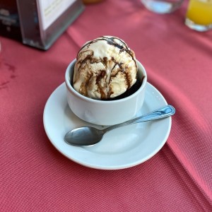 BROWNIE CON HELADO // BROWNIES & ICE CREAM