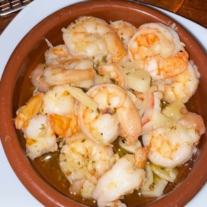 Camarones al ajillo