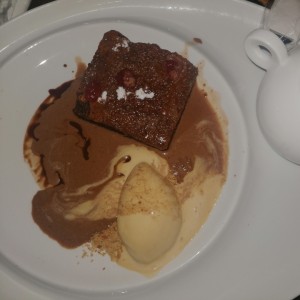 Brownie con (1 cucharada de) helado (derretido) 