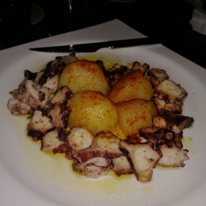 Pulpo al carbon