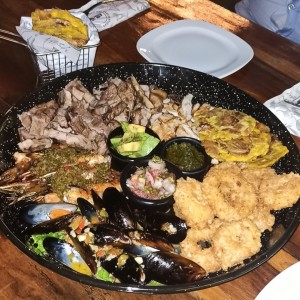 picada de mar y tierra