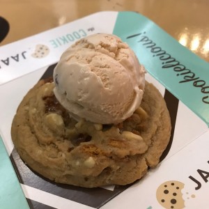 Galleta de Cheesecake de Caramelo y Helado de Amaretto