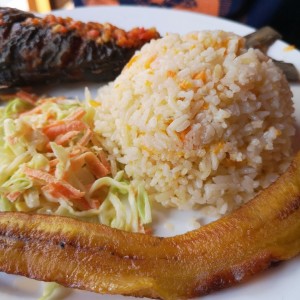 Pescado con Arroz