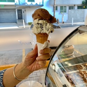 Cono con Helados de Stracciatella y de Ferrero