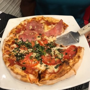 PIZZA TRADICIONAL - Margarita y Mitad Jamon 