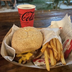 Combo - hamburguesa BBQ bacon + papas fritas + soda