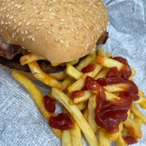 Combo - hamburguesa BBQ bacon + papas fritas + soda