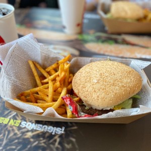 Combo - hamburguesa ranchera + papas fritas + soda