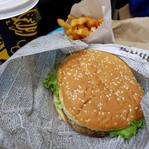 Combo - hamburguesa ranchera + papas fritas + soda