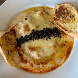 Lasagna de Pollo Con Pan de Ajo