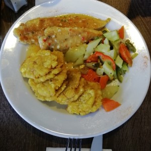 Filete de corvina al ajillo 