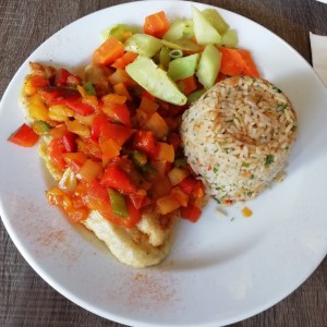 Filete de corvina a la criolla 