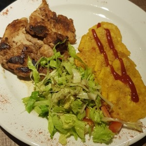 pollo deshuesado con patacon