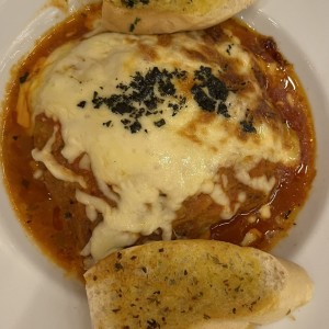 Lasagna de Pollo Con Pan de Ajo