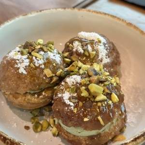 Profiteroles de pistacchio