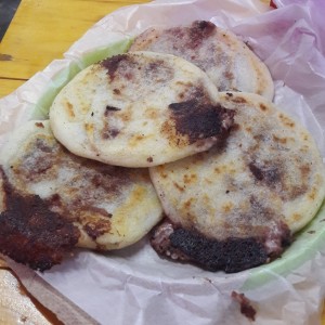 Pupusas de frijol con queso