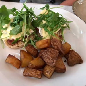 BRUNCH - Eggs Benedict