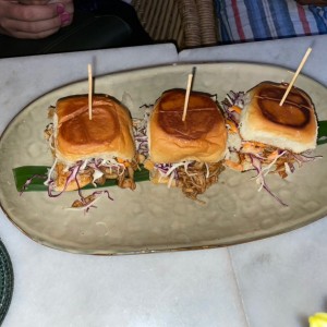 SLIDERS DE POLLO BBQ