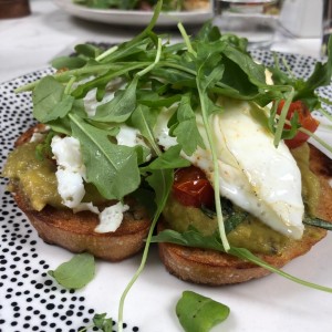 tostada de aguacate