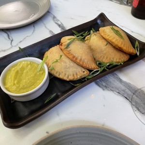 MINI EMPANADAS DE POLLO SAMBAL