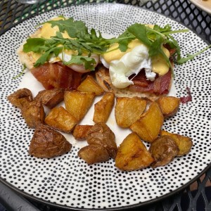 BRUNCH - Eggs Benedict