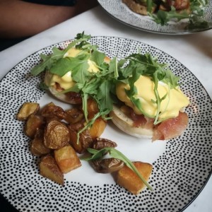 BRUNCH - Eggs Benedict