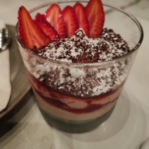 MOUSSE DE CHOCOLATE Y FRESAS