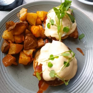 BRUNCH - Eggs Benedict