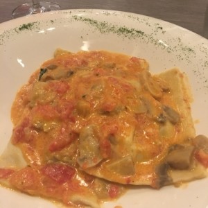 Manicotti relleno de alcachofa