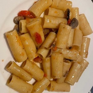 RIGATONI EN SALSA OLIO