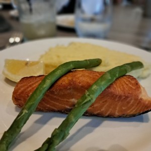 Salmone fresco alla griglia