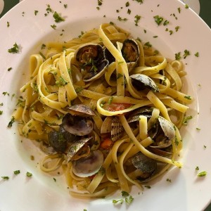 Linguine con Vongole