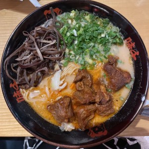 Ramen de carne.