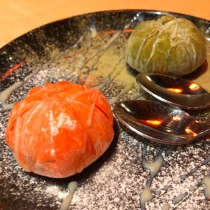 Mochi con helado (Fresa y Matcha)