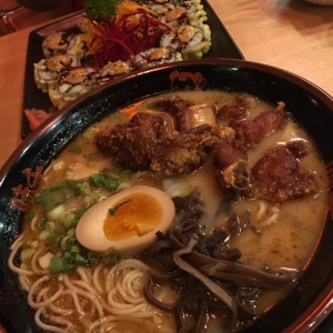 ramen de costillas, sushi tempura !