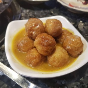 Bolitas de Pescado al Curry HK