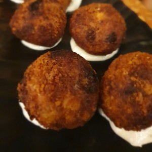 croquetas de camarones.