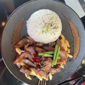 PLATO FUERTE - LOMO SALTADO